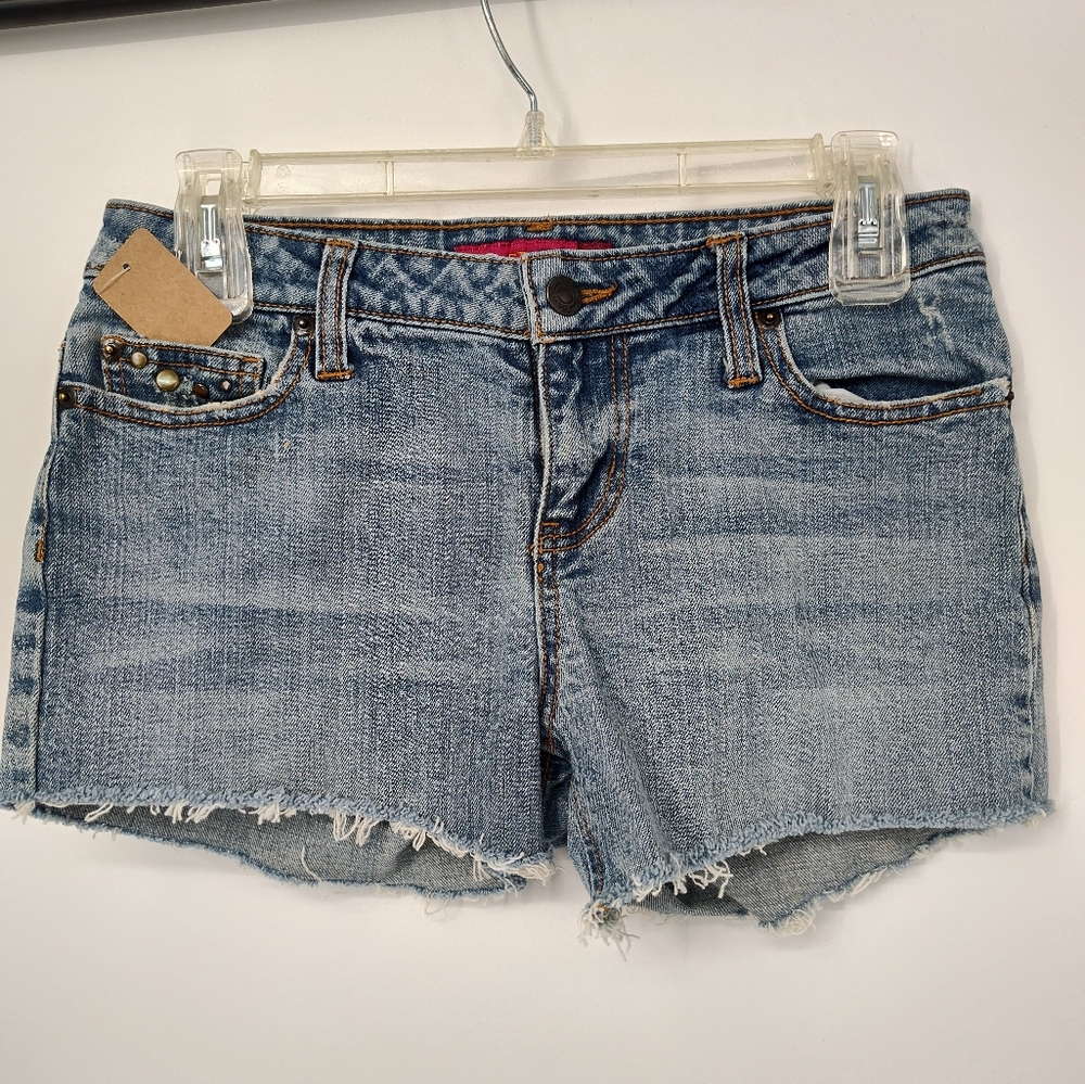 SO Stretch Light Blue Jean Shorts with Raw Hem And Stud Details Size Women's 5
